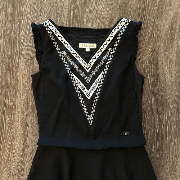 EUC E-Land Black White Embroidered Layered Skirt Dress Sz Small Fit & Flare Boho - Picture 3 of 13